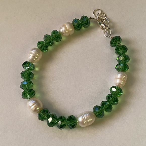 Freshwater Pearl & Green Crystal Glass Bracelet - Picture 6 of 6